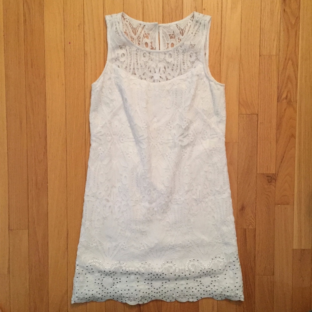 Sleeveless floral lace flounce hem shift dress